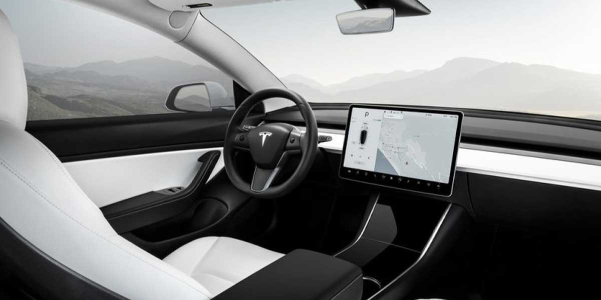 TESLA  Model 3 Standard Range Plus interior