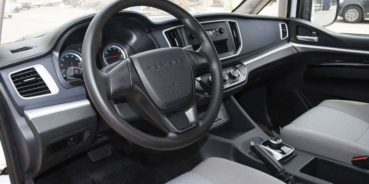 Forthing Lingzhi M5 interior