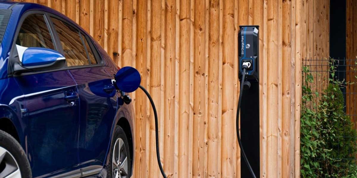 HomeBox Slim EV charging station