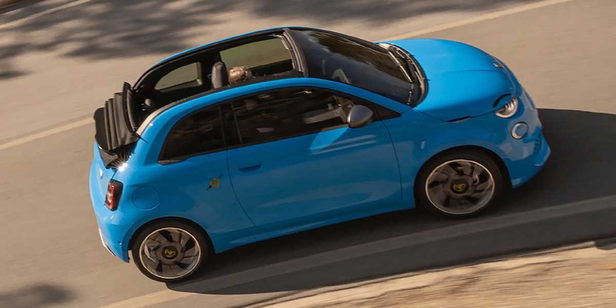 Abarth 500e Convertible exterior