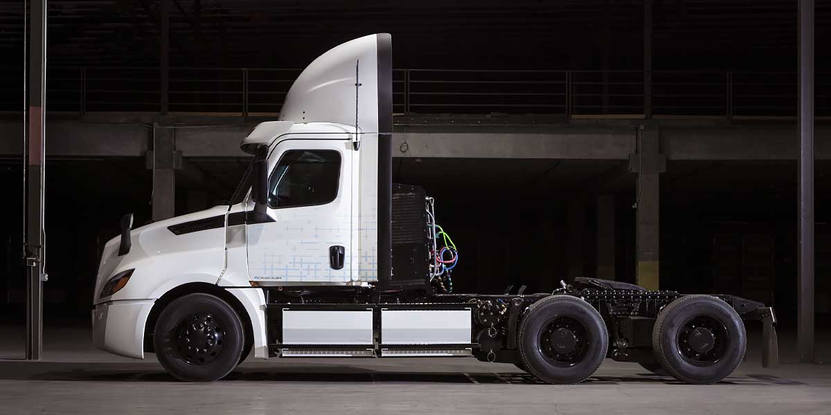 Freightliner eCascadia exterior